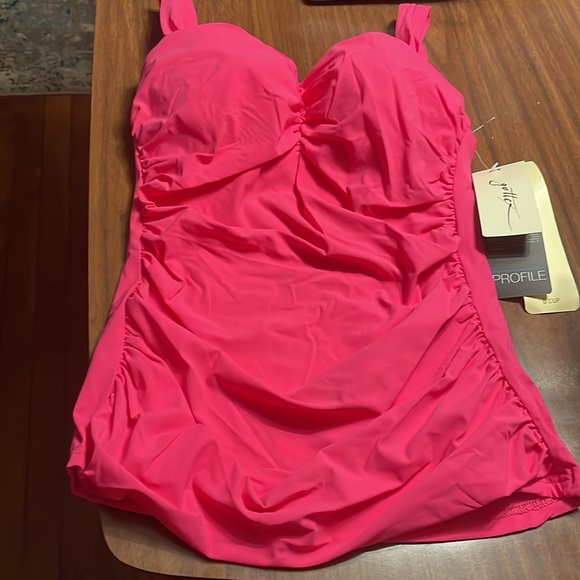 Profile by Gottex Hot Pink Underwire Tankini
Top - Picture 3 of 8